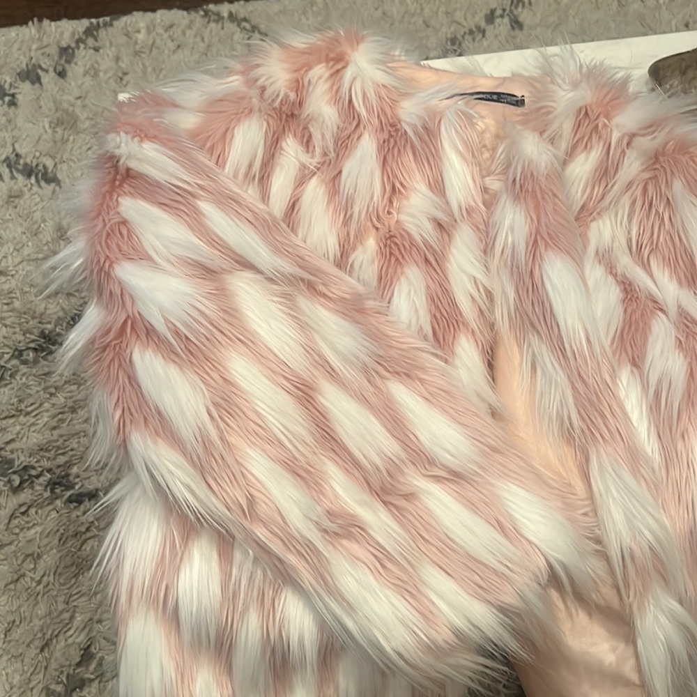 HAUTE ROUGE FAUX FUR JACKET - Picture 4 of 8
